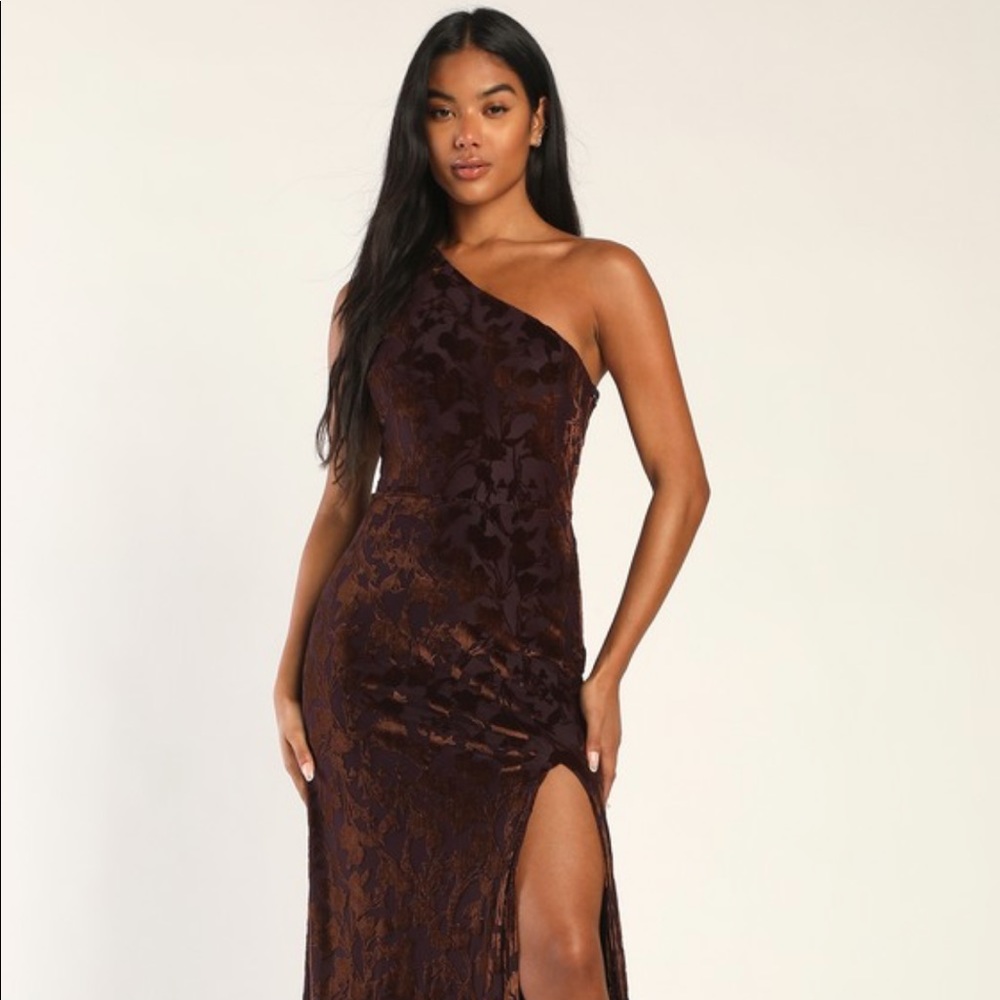 Lulu’s Marvelous Moi Velvet Dress